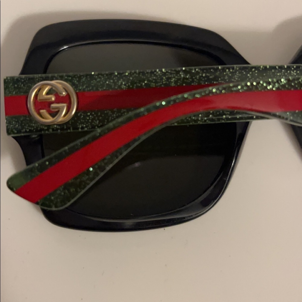 Gucci glitter sun shades…….excellent condition. Authentic. No case.